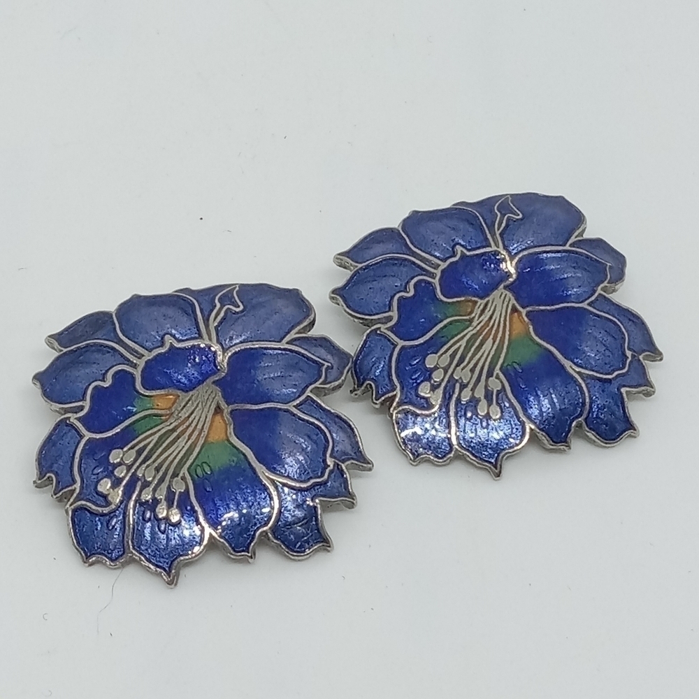* vintage Cloisonne Blue Flower silver tone clip on earrings